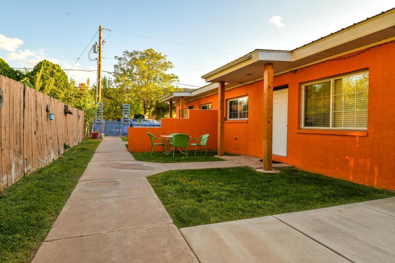 Inn 1 - Downtown 1 Bedroom Unit, Sleeps 6 With Shared Hot Tub Moab Extérieur photo