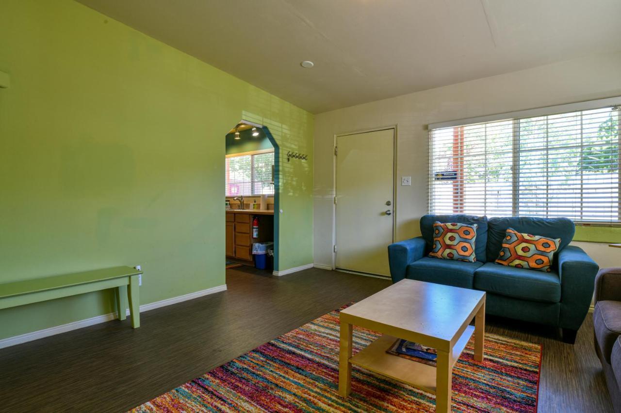 Inn 1 - Downtown 1 Bedroom Unit, Sleeps 6 With Shared Hot Tub Moab Extérieur photo